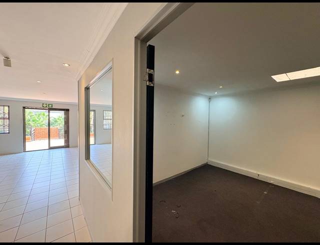 110M² OFFICE TO LET IN FOURWAYS